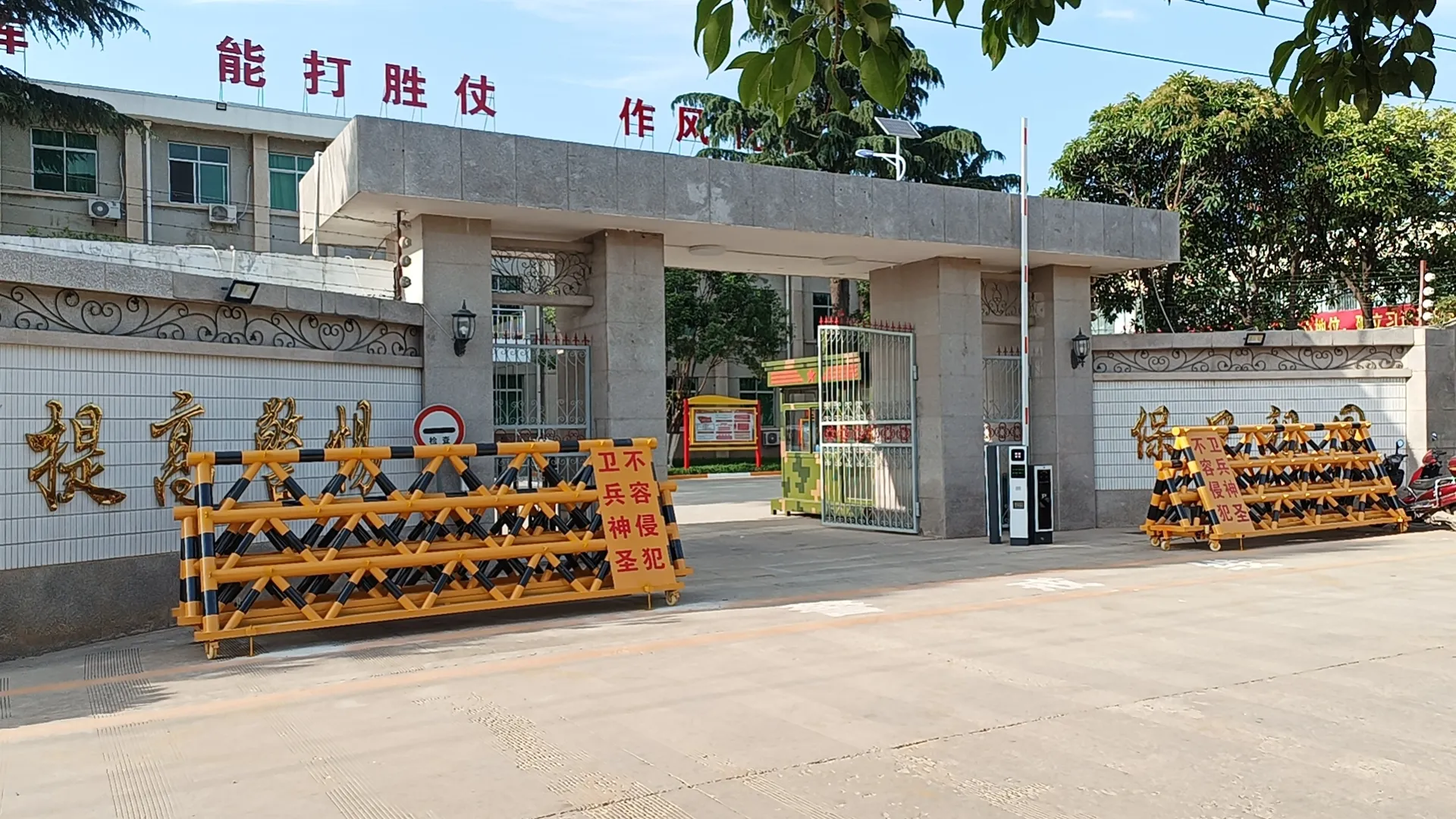 上海伸缩护栏拒马厂家怎么选：赛事景区(图1)