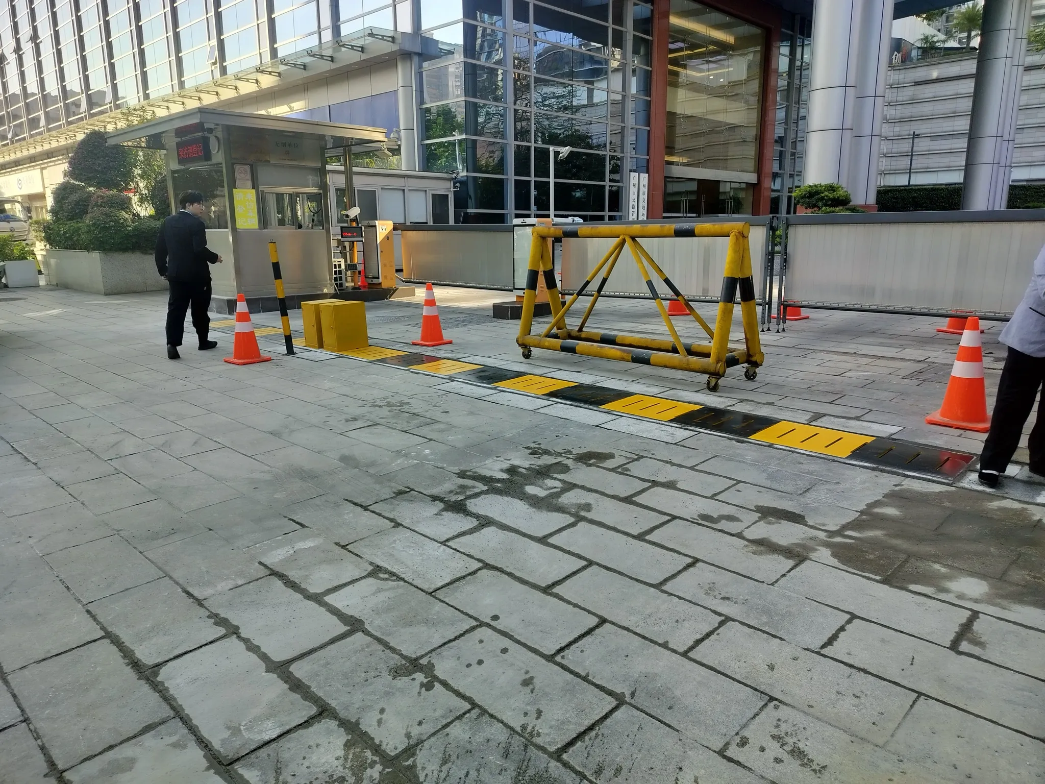 便携式破胎器安装实景图,便携式破胎器选型参考 便携式破胎器故障排查与维护(图1)