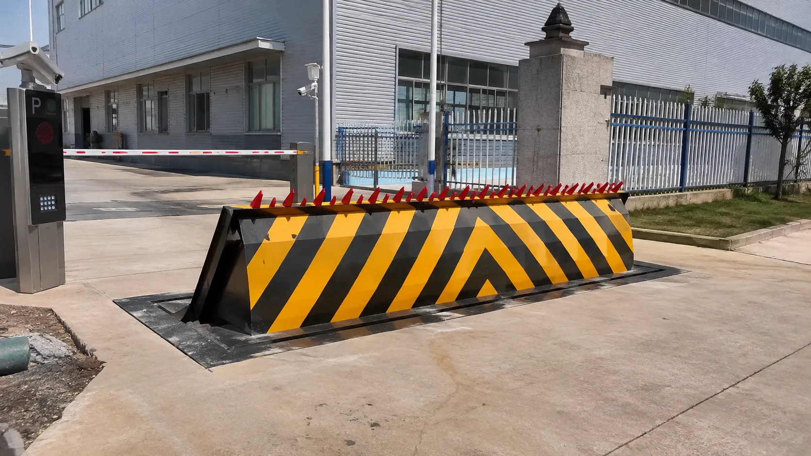 升降路障机安装实景图,升降路障机选型参考 升降路障机GA-T1343-2016标准解读(图1)