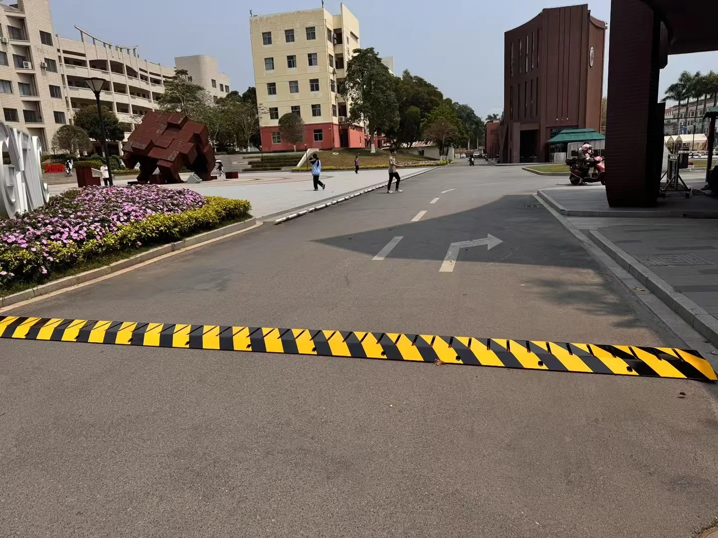 电动破胎器与道闸联动封控方案(图1)